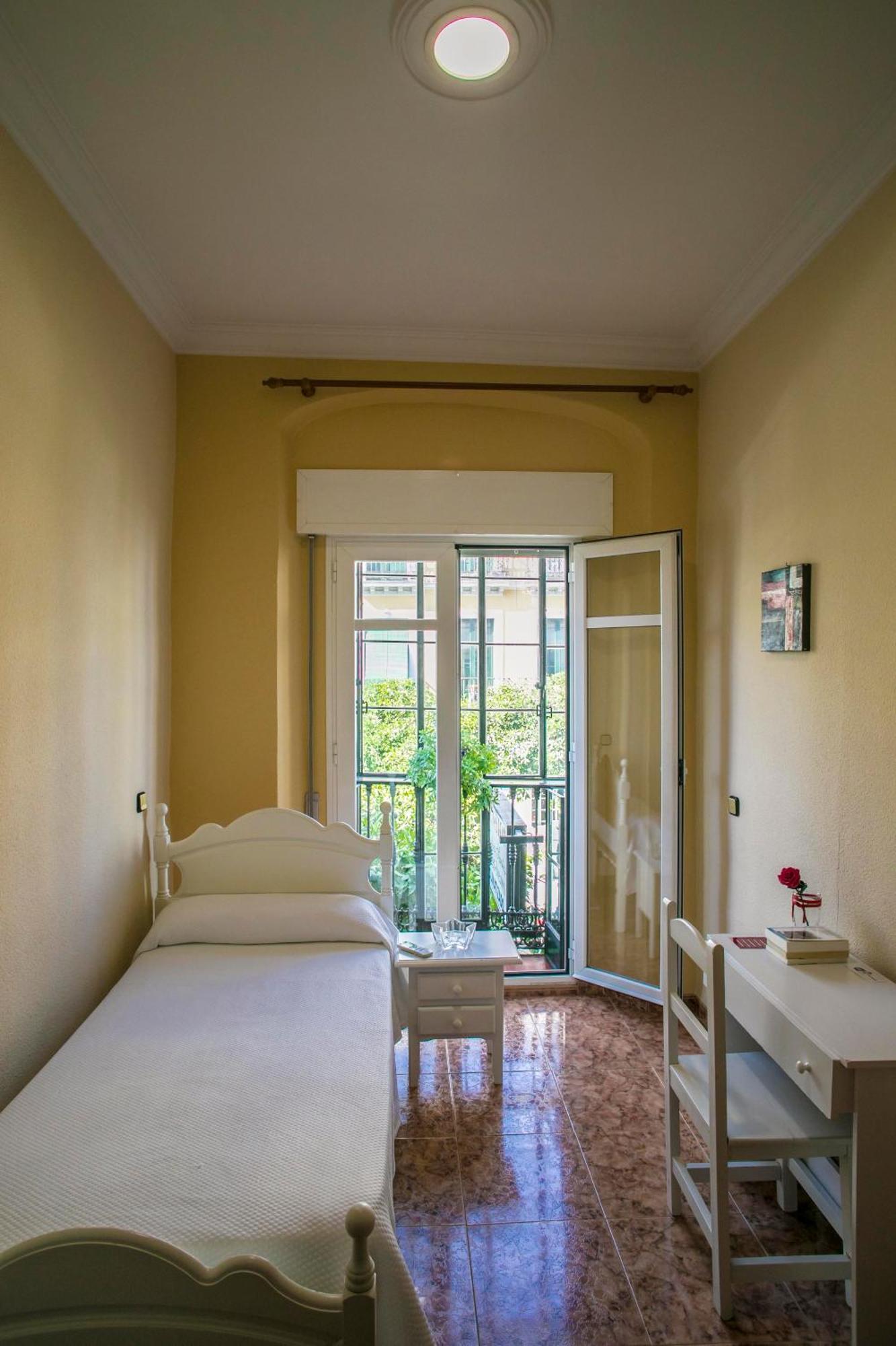 Pension Dulces Suenos Sevilla Exterior foto