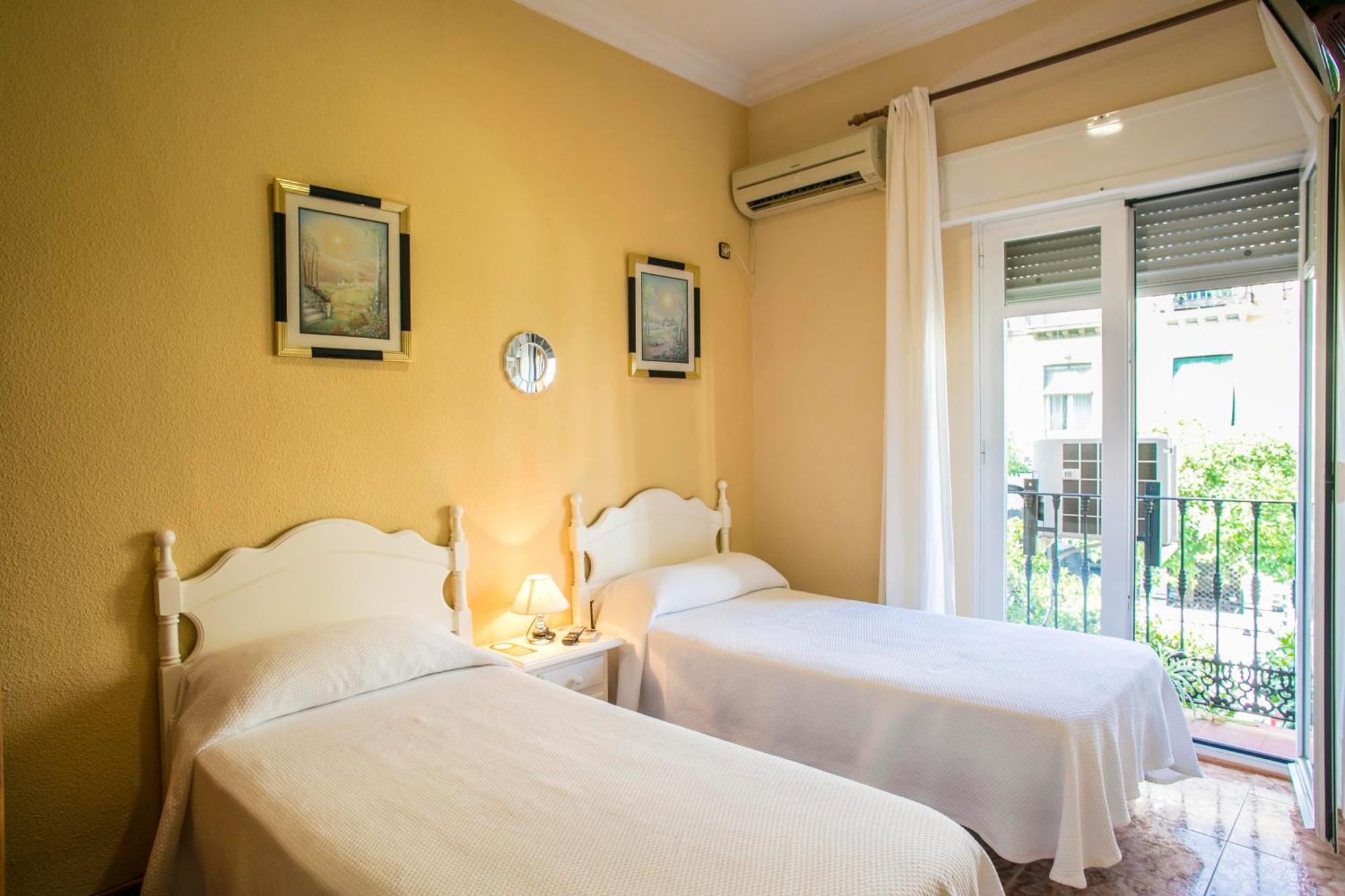 Pension Dulces Suenos Sevilla Exterior foto